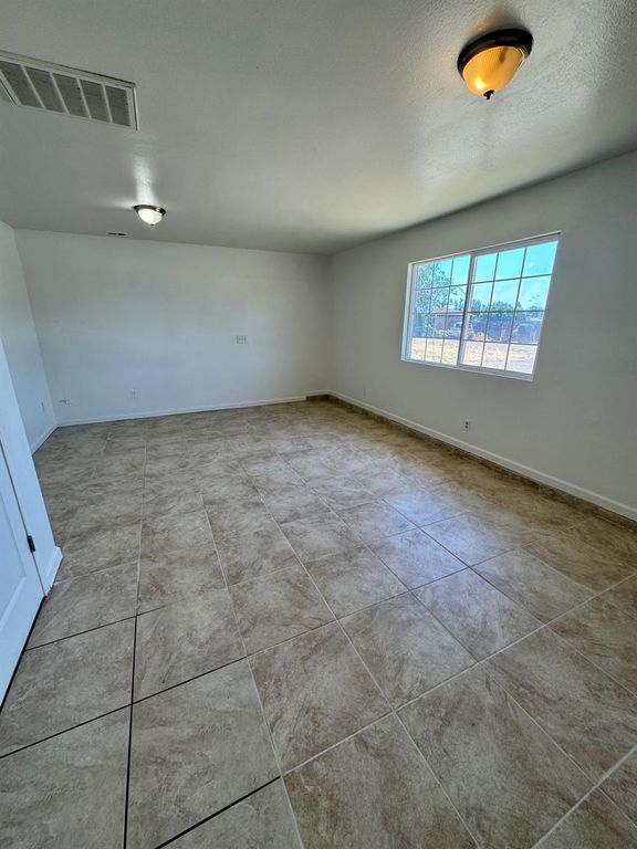 Image 5 of property listing at 26295 Dillon Way, Madera, CA 93638