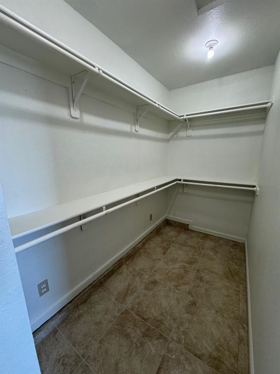 Image 6 of property listing at 26295 Dillon Way, Madera, CA 93638