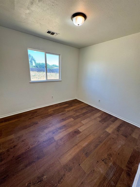 Image 8 of property listing at 26295 Dillon Way, Madera, CA 93638