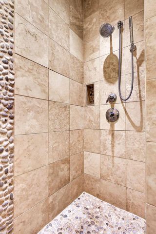 1568 KINGSWOOD DRIVE, Neenah, WI 54956