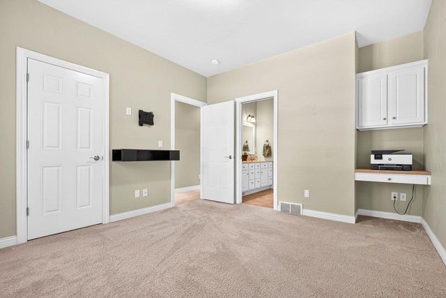 1568 KINGSWOOD DRIVE, Neenah, WI 54956