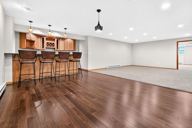 1568 KINGSWOOD DRIVE, Neenah, WI 54956