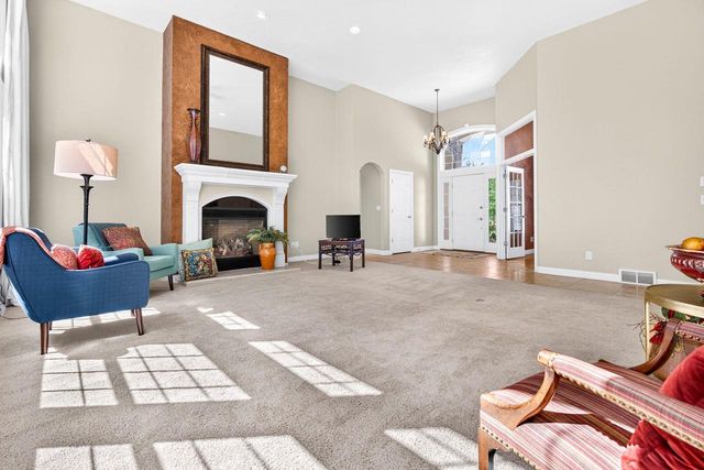 1568 KINGSWOOD DRIVE, Neenah, WI 54956