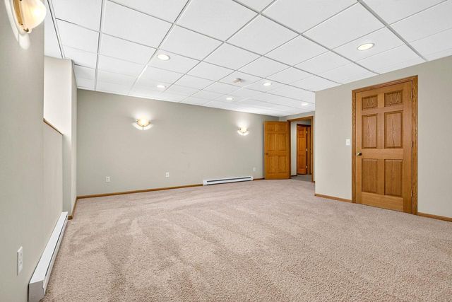 1568 KINGSWOOD DRIVE, Neenah, WI 54956