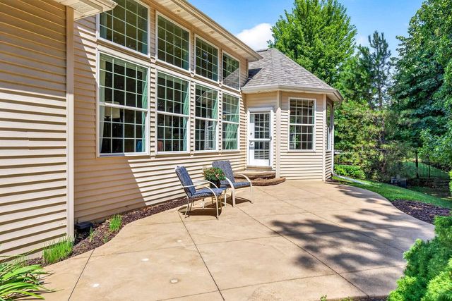 1568 KINGSWOOD DRIVE, Neenah, WI 54956