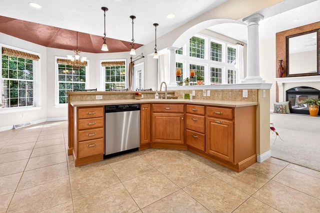 1568 KINGSWOOD DRIVE, Neenah, WI 54956
