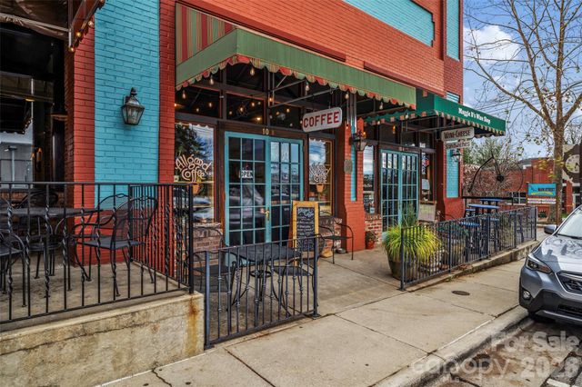 6 Mountain Meadow Circle, Weaverville, NC 28787