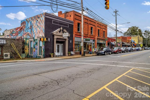 6 Mountain Meadow Circle, Weaverville, NC 28787