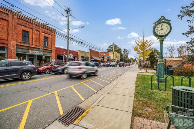 6 Mountain Meadow Circle, Weaverville, NC 28787