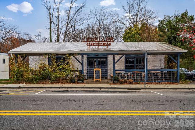 6 Mountain Meadow Circle, Weaverville, NC 28787