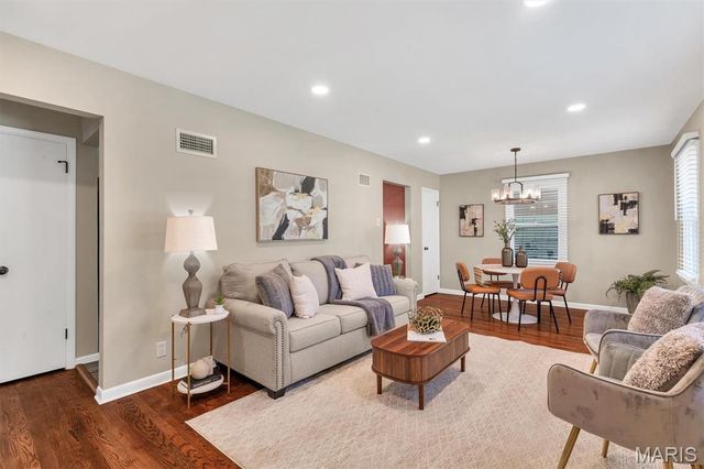 10814 Vargas Drive, St Louis, MO 63123