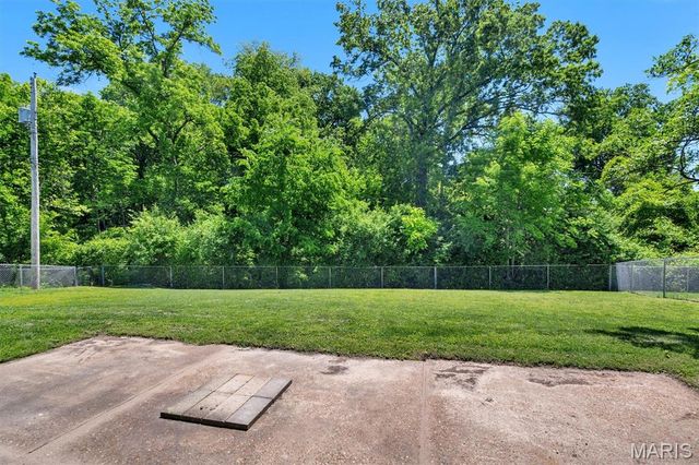 10814 Vargas Drive, St Louis, MO 63123