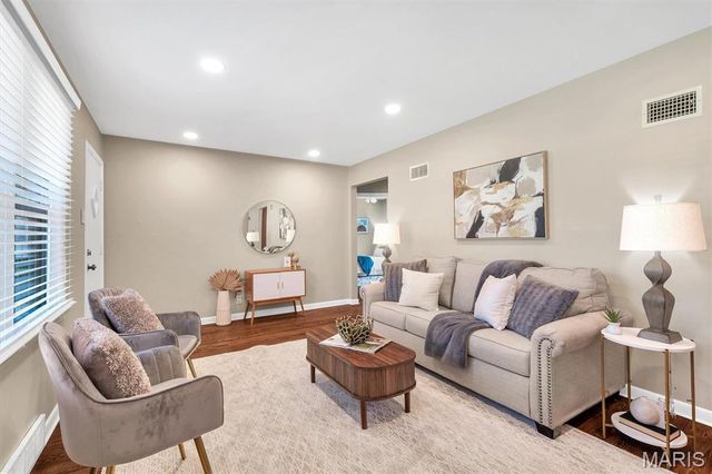 10814 Vargas Drive, St Louis, MO 63123