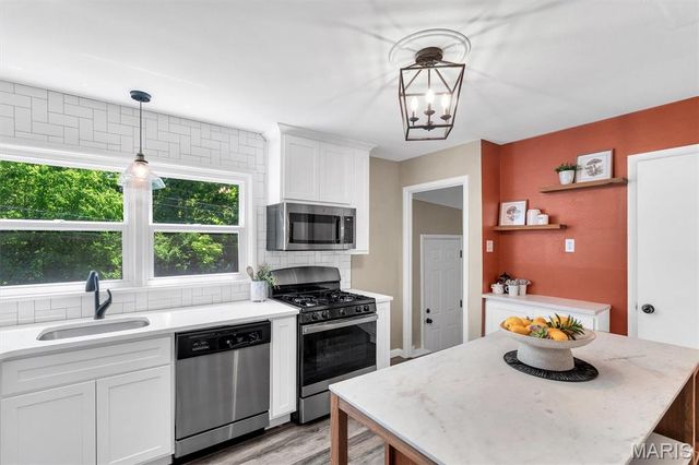 10814 Vargas Drive, St Louis, MO 63123