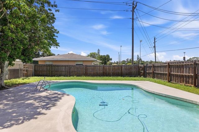 1302 32ND STREET W, Bradenton, FL 34205