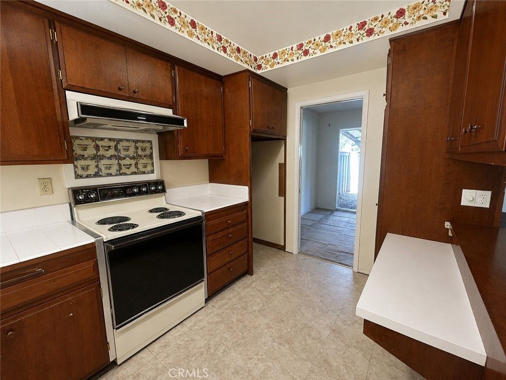 Image 5 of property listing at 995 Glencliff Street, La Habra, CA 90631