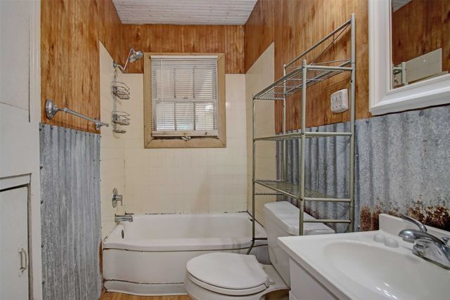 415 Turner Street, Cleburne, TX 76033