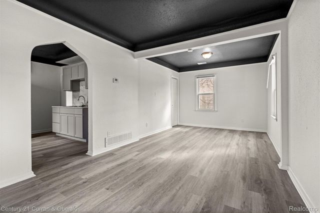 5514 Ashley Street, Grosse Pointe, MI 48236