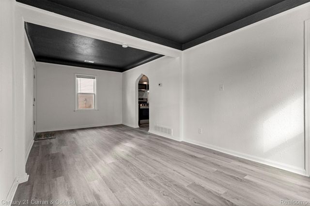 5514 Ashley Street, Grosse Pointe, MI 48236