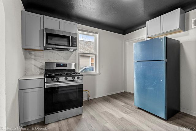 5514 Ashley Street, Grosse Pointe, MI 48236