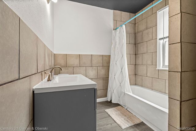 5514 Ashley Street, Grosse Pointe, MI 48236