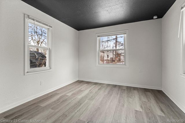 5514 Ashley Street, Grosse Pointe, MI 48236