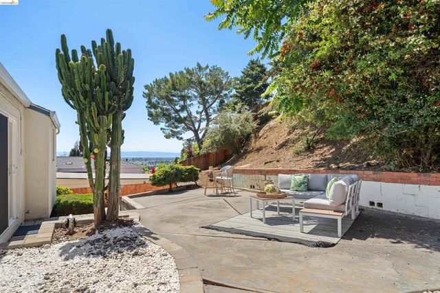 2165 Strang Ave, Castro Valley, CA 94578
