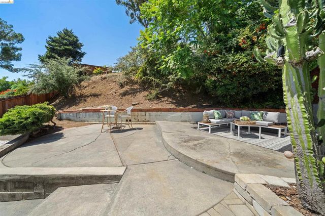 2165 Strang Ave, Castro Valley, CA 94578