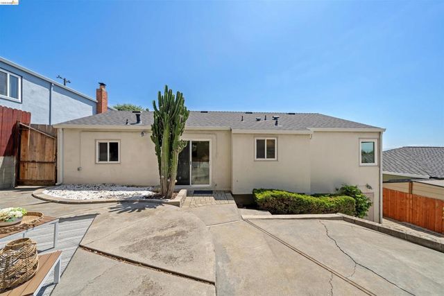 2165 Strang Ave, Castro Valley, CA 94578