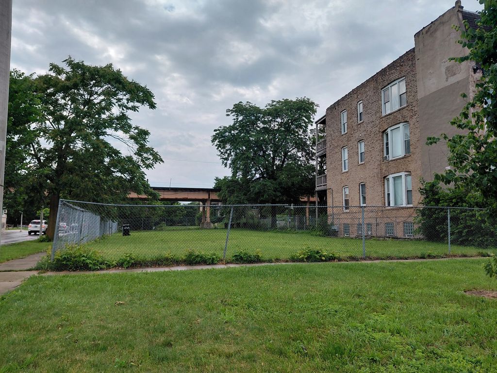 322 E 60th Street, Chicago, IL 60637