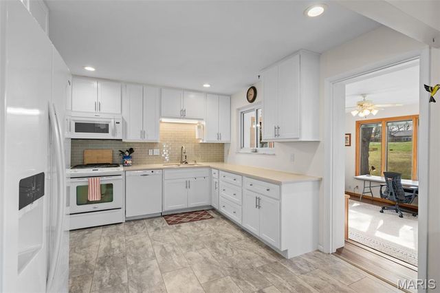 5100 Caribee Drive, St Louis, MO 63128