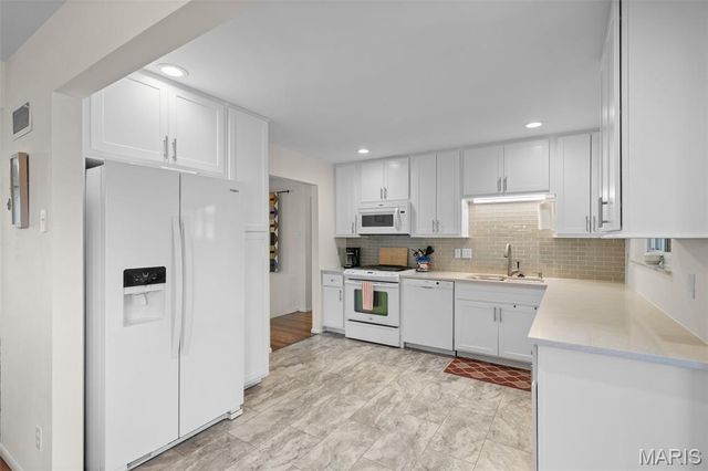 5100 Caribee Drive, St Louis, MO 63128