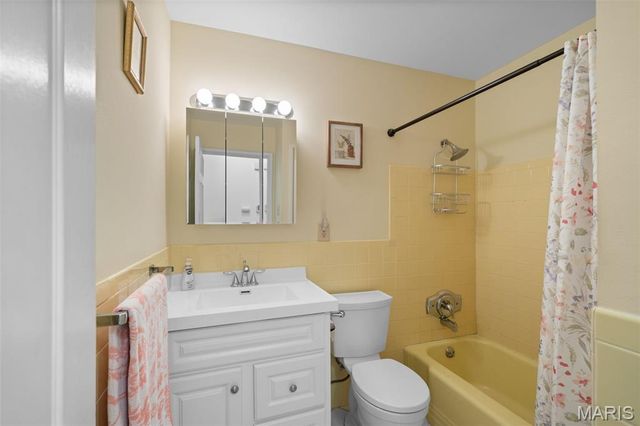 5100 Caribee Drive, St Louis, MO 63128