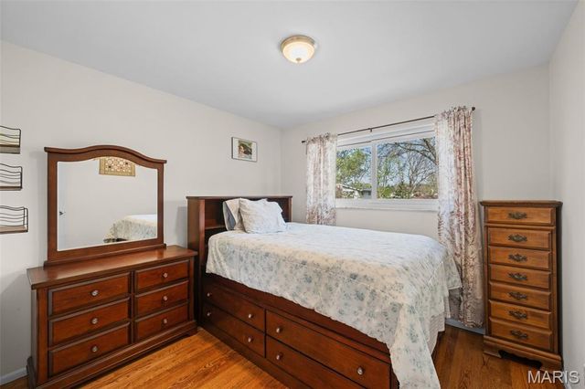 5100 Caribee Drive, St Louis, MO 63128