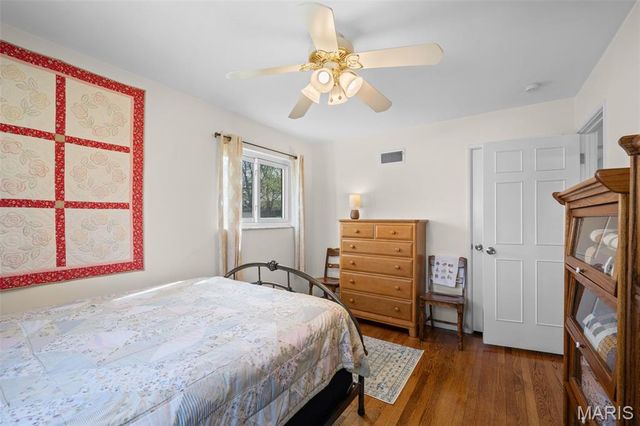 5100 Caribee Drive, St Louis, MO 63128