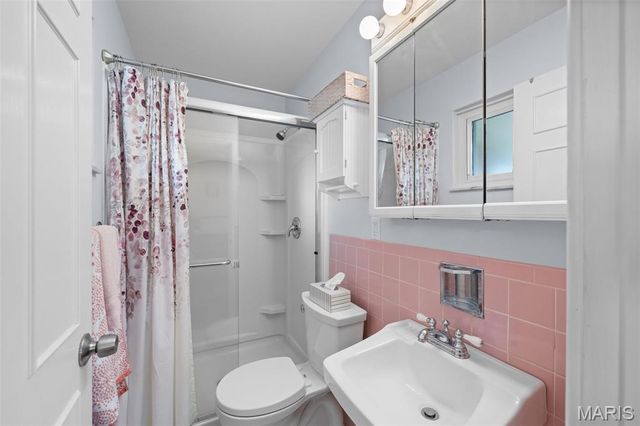 5100 Caribee Drive, St Louis, MO 63128