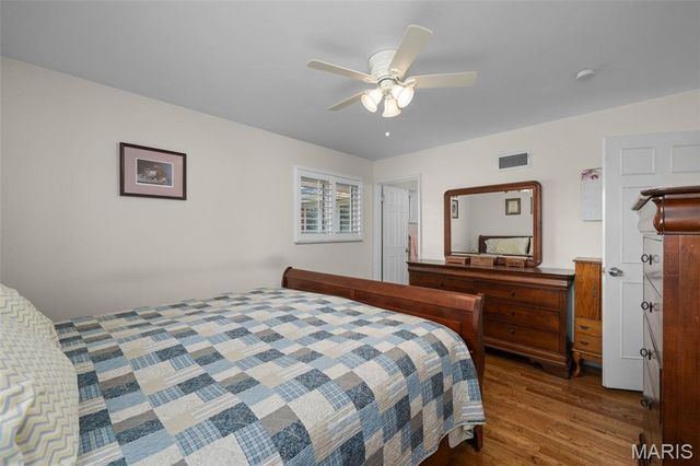 5100 Caribee Drive, St Louis, MO 63128