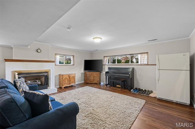 5100 Caribee Drive, St Louis, MO 63128