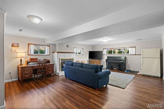 5100 Caribee Drive, St Louis, MO 63128