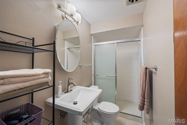 5100 Caribee Drive, St Louis, MO 63128