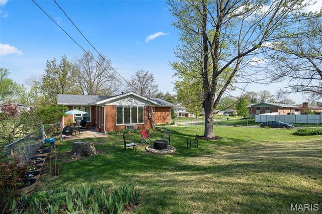 5100 Caribee Drive, St Louis, MO 63128