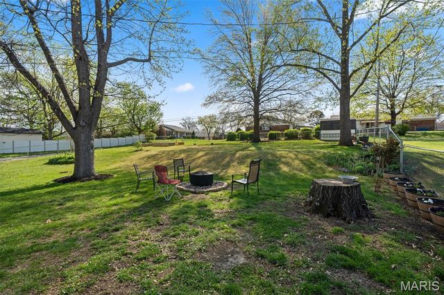 5100 Caribee Drive, St Louis, MO 63128