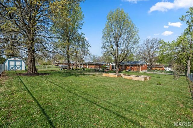 5100 Caribee Drive, St Louis, MO 63128