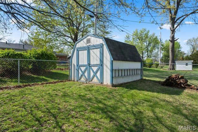 5100 Caribee Drive, St Louis, MO 63128