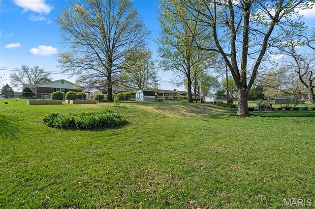 5100 Caribee Drive, St Louis, MO 63128