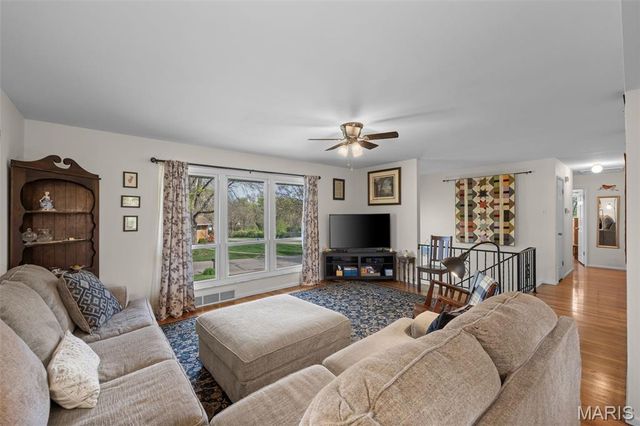 5100 Caribee Drive, St Louis, MO 63128