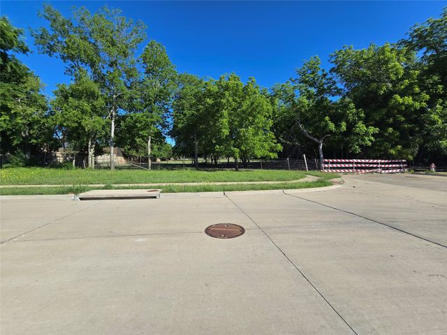 556 Pleasant Park Drive, Wilmer, TX 75172