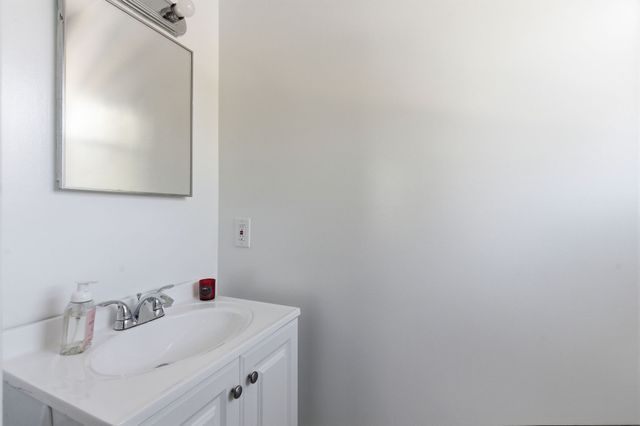 6305 Saint Henry Dr, Nashville, TN 37205