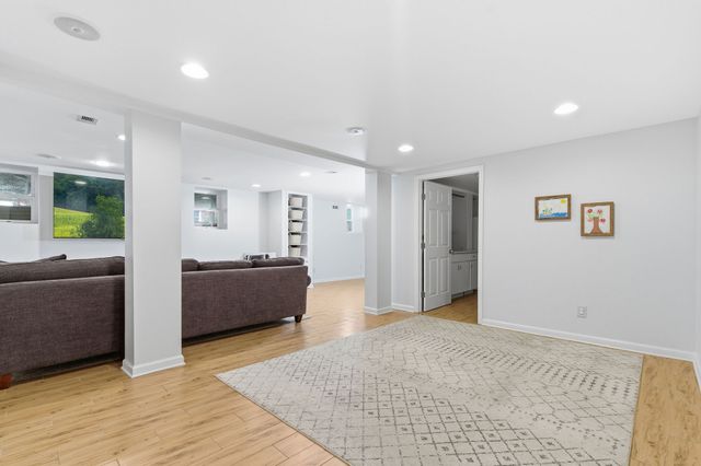 6305 Saint Henry Dr, Nashville, TN 37205
