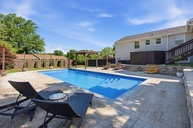 6305 Saint Henry Dr, Nashville, TN 37205